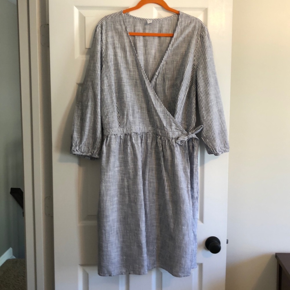 V neck wrap dress, back is lined from waist down.